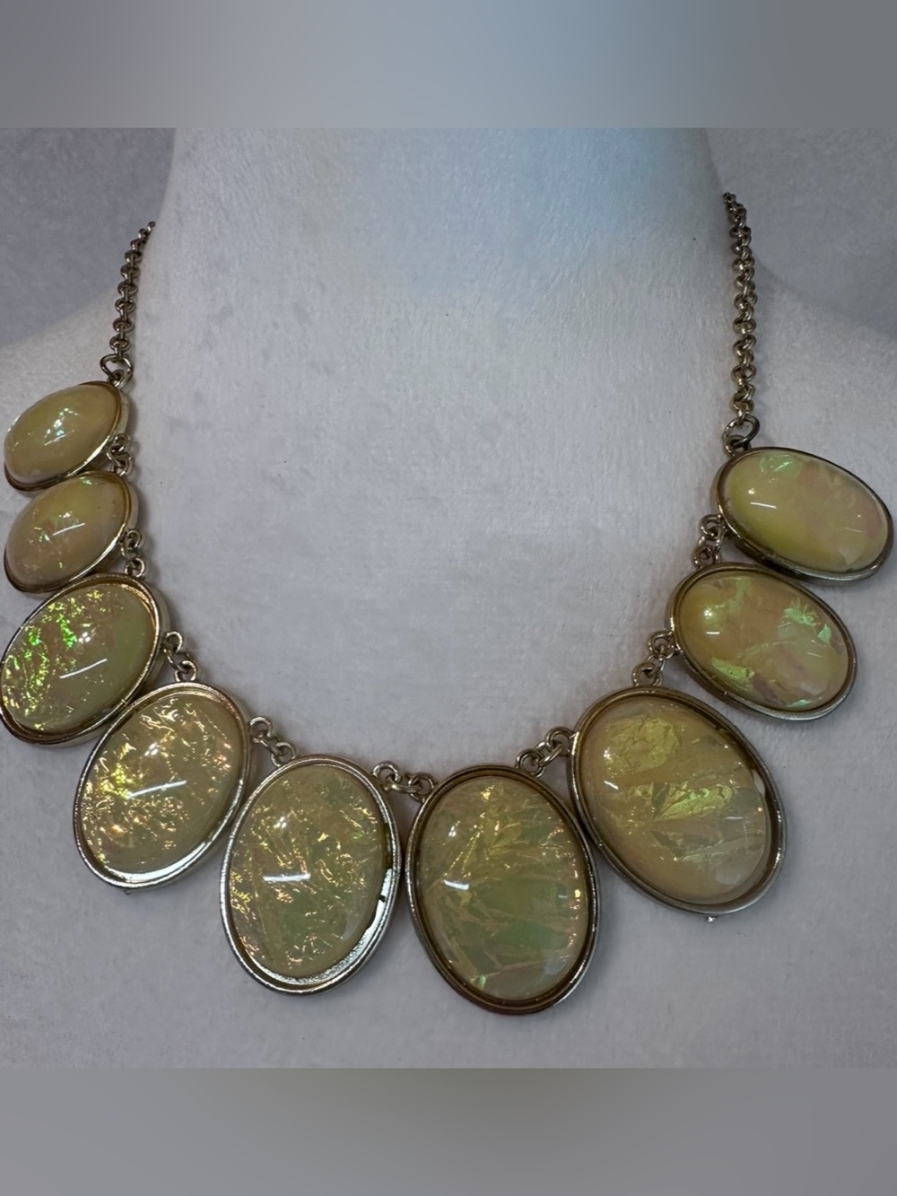 #JC81 Opal-Effect Cream Statement Necklace/ stone looks yellow